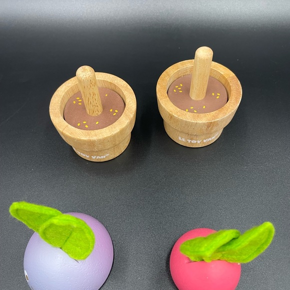 Le Toy Van stacking wooden Veggie Montessori toys - Picture 2 of 4